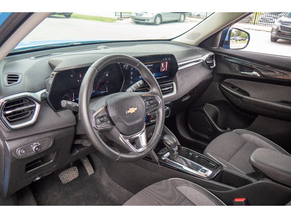 Used 2024 Chevrolet TrailBlazer LT w/ LT Cold Weather Package AWD/4WD image 11