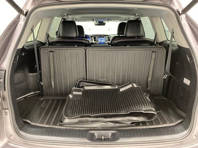 Used 2019 Toyota Highlander SE image 34