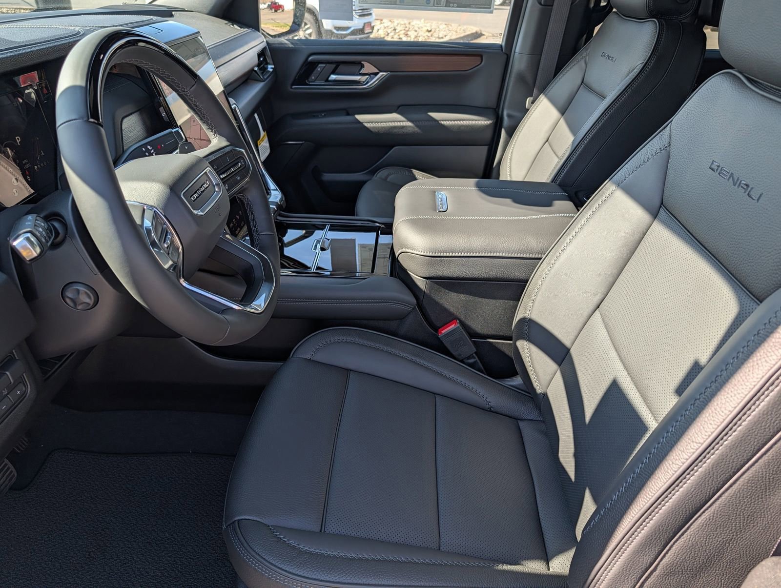 New 2026 GMC Yukon Denali w/ Denali Reserve Package AWD/4WD image 4
