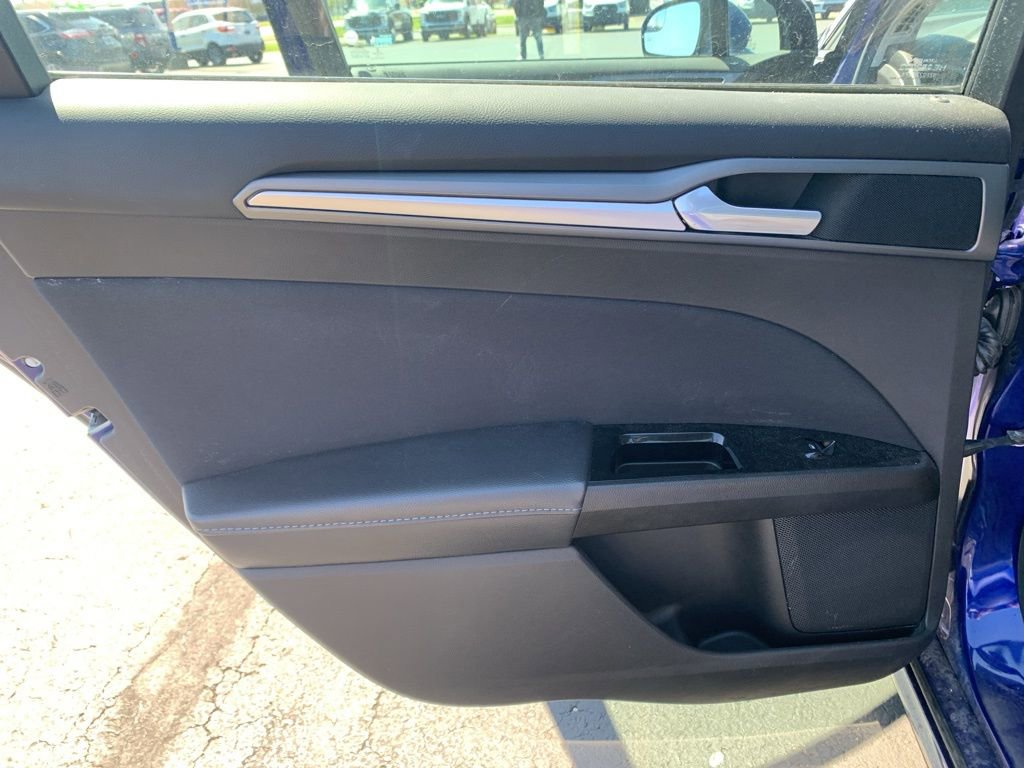 Used 2016 Ford Fusion SE image 30