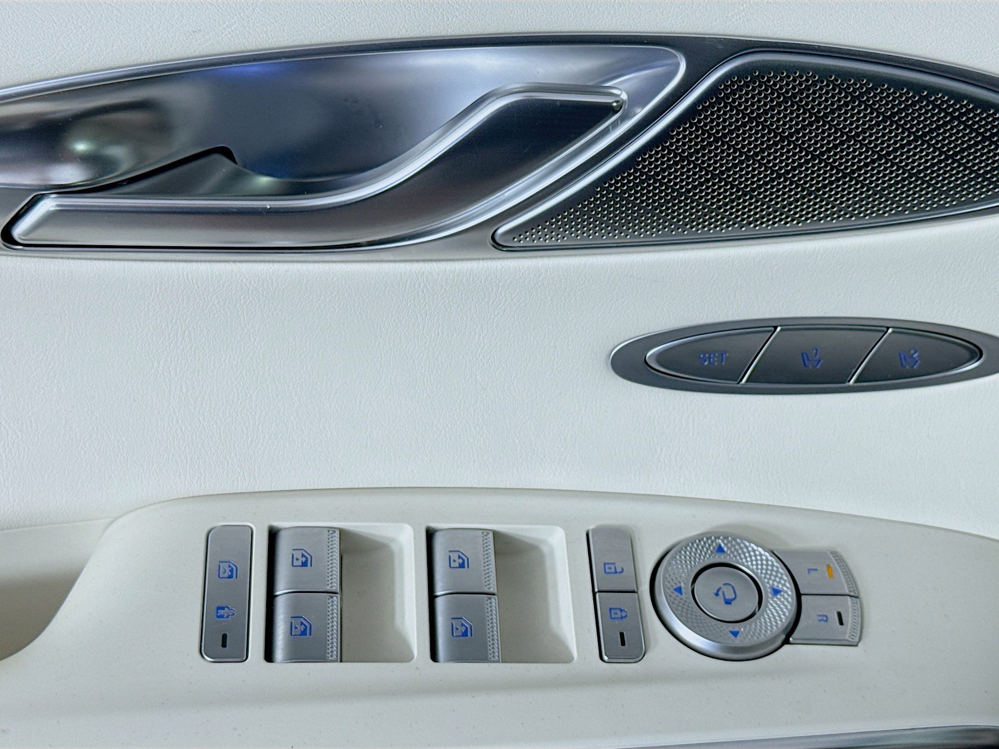 Used 2024 Genesis Electrified GV70 Advanced w/ Prestige Package image 23