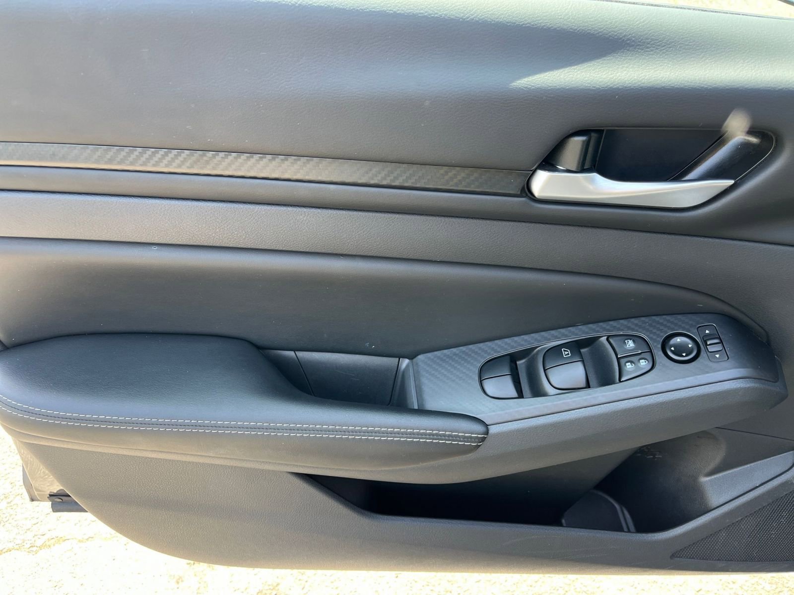 Used 2025 Nissan Altima 2.5 SV FWD image 18