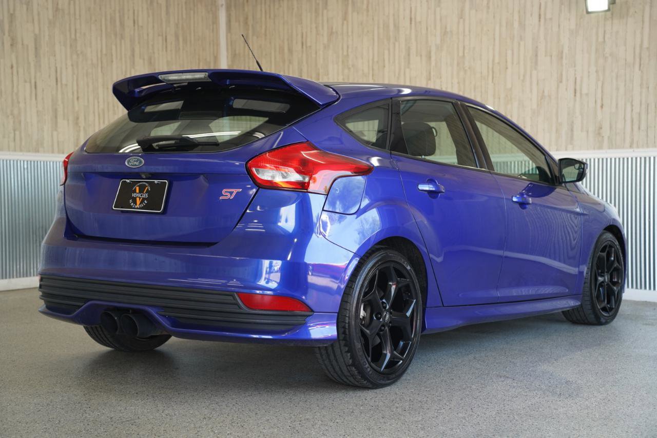 Used 2015 Ford Focus ST FWD image 10