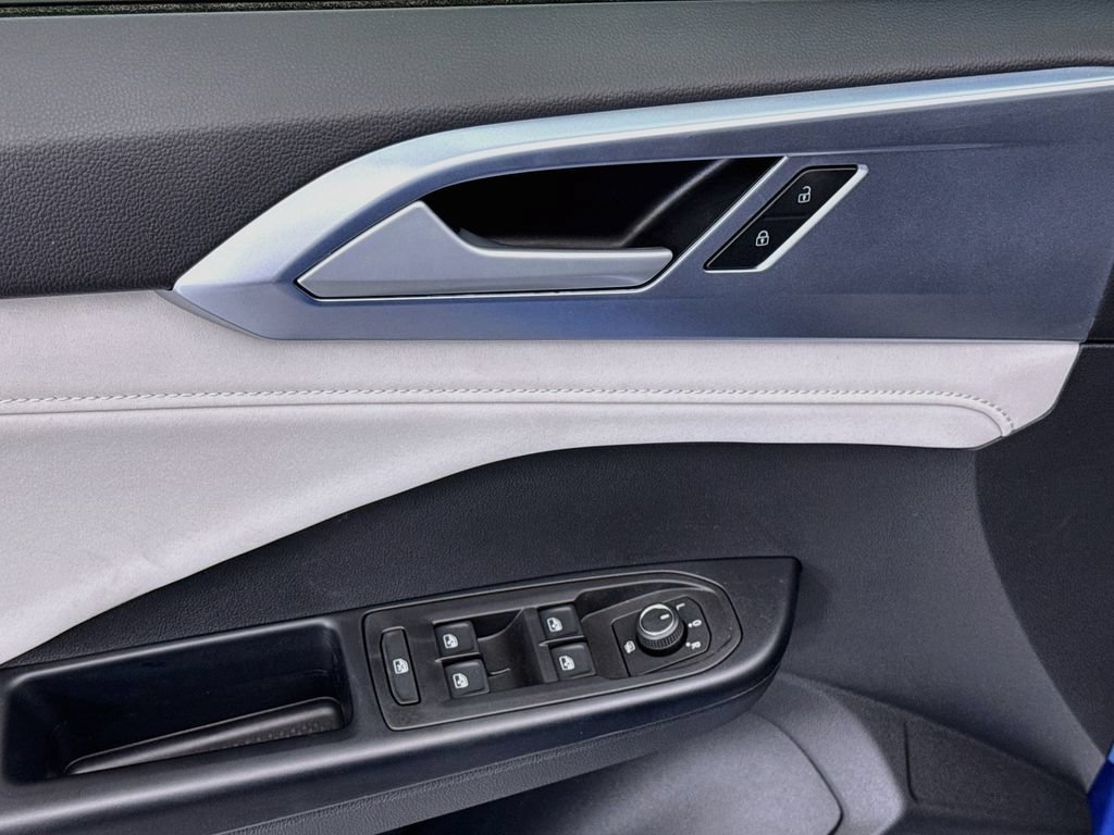 New 2026 Volkswagen Taos SE FWD image 21