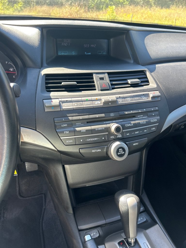 Used 2011 Honda Accord EX-L image 11