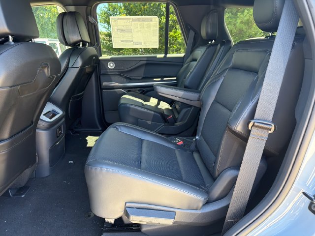 New 2026 Lincoln Navigator Reserve w/ Jet Appearance Package AWD/4WD image 15