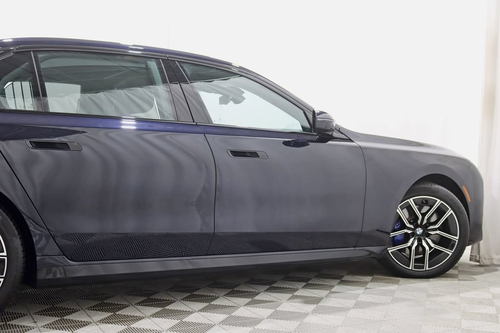 Used 2024 BMW 740i xDrive w/ Premium Package 2 AWD/4WD image 10