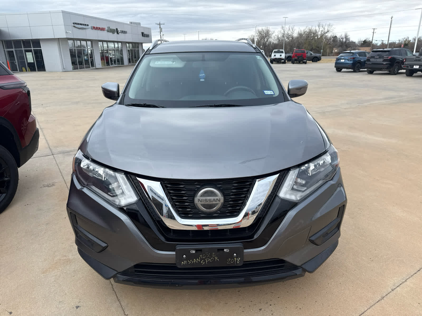 Used 2018 Nissan Rogue SV image 2