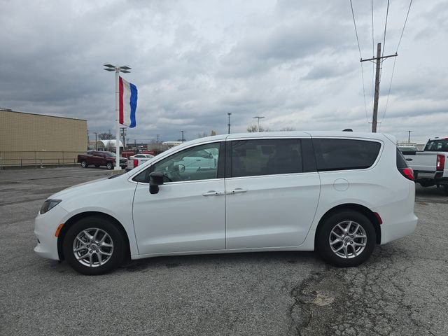 Used 2024 Chrysler Voyager LX image 8