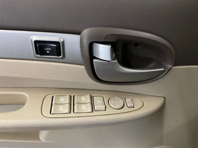 Used 2005 Buick Rendezvous CX image 11