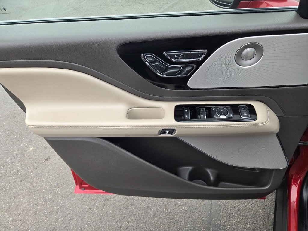 Used 2020 Lincoln Aviator Reserve w/ Equipment Group 201A image 9