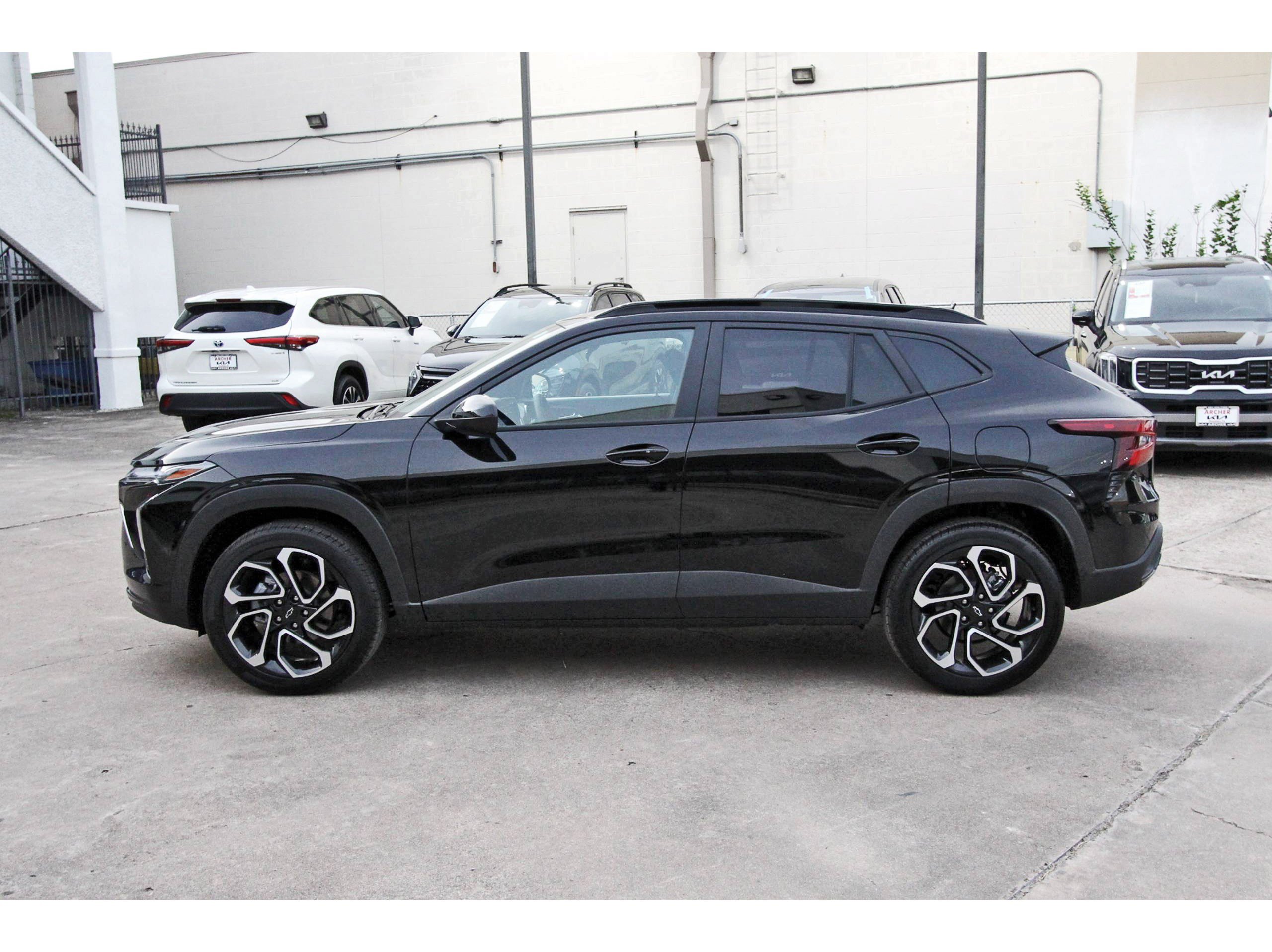 Used 2026 Chevrolet Trax RS w/ Sunroof Package FWD image 4
