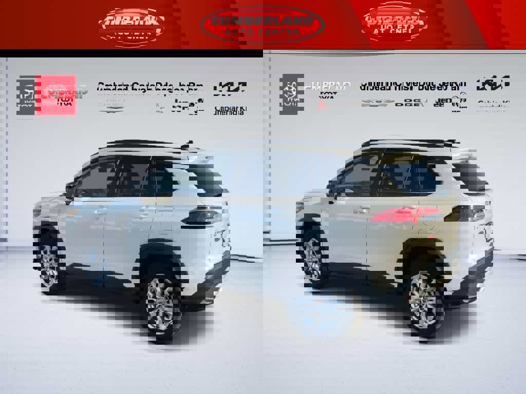 Used 2025 Toyota Corolla Cross LE image 6