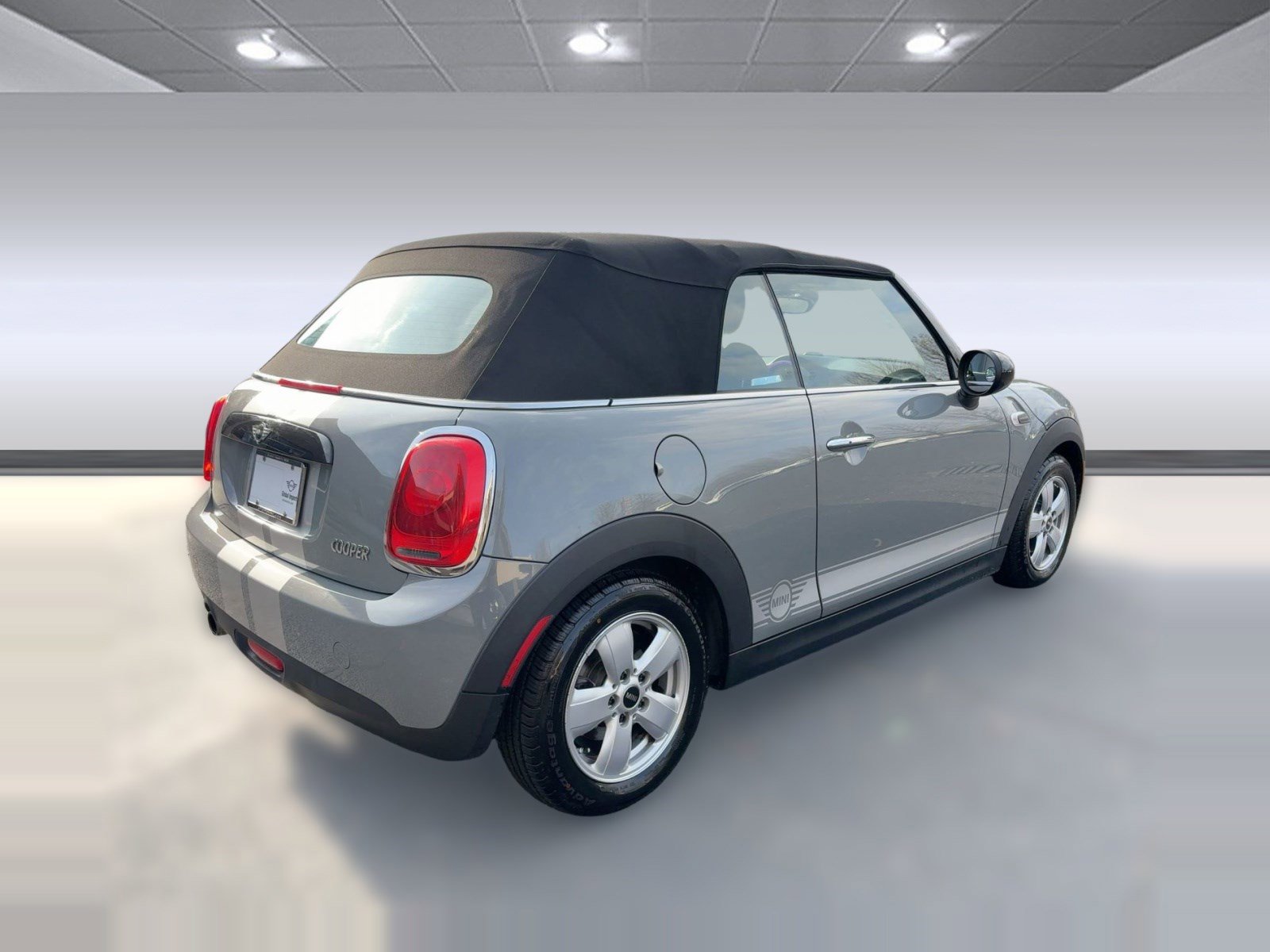 Used 2017 MINI Cooper Convertible image 9