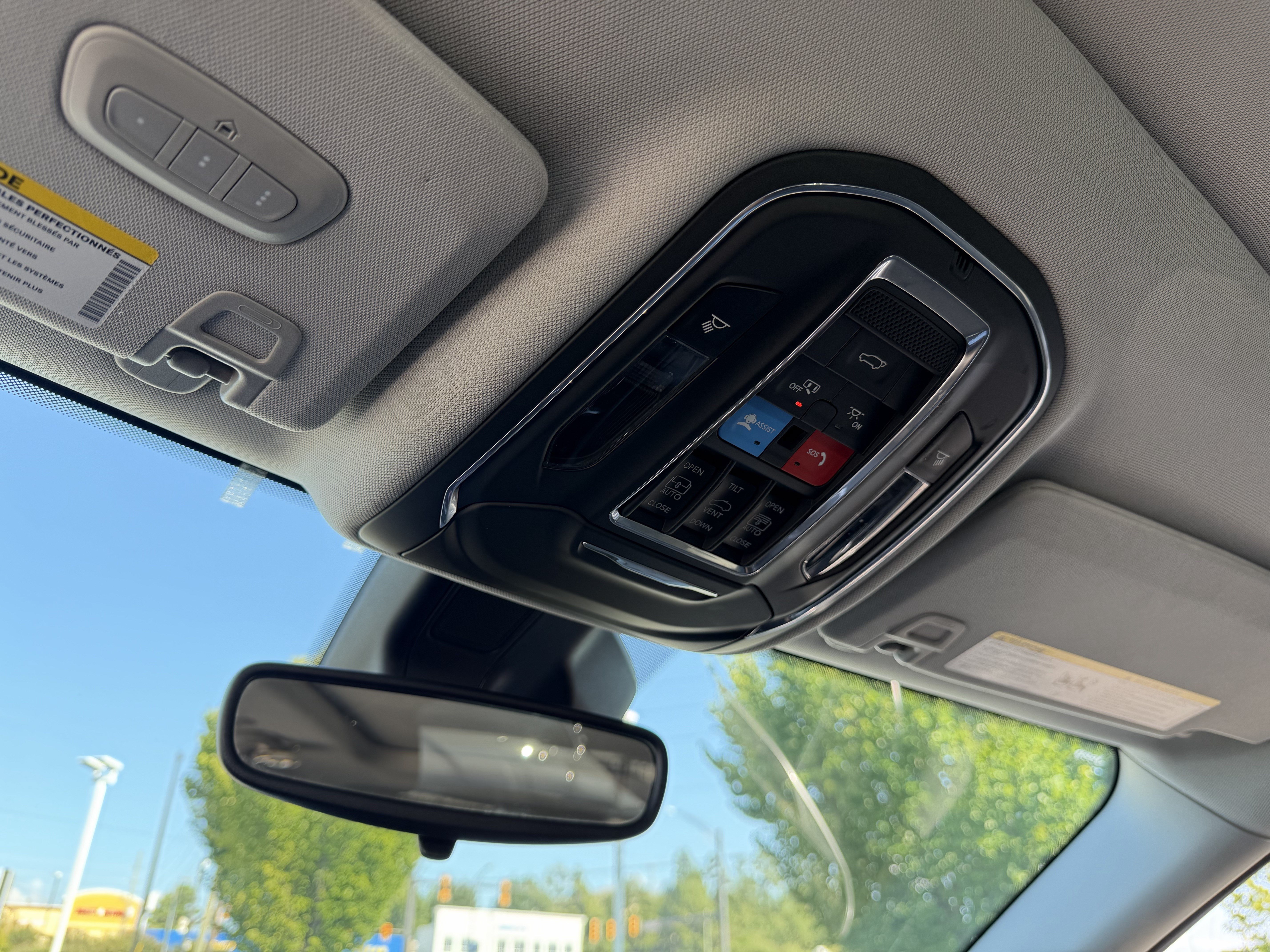 Used 2023 Jeep Grand Cherokee Limited AWD/4WD image 30