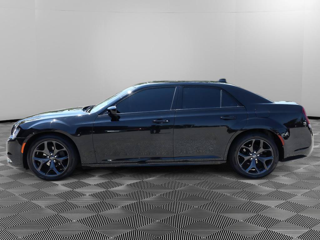 Used 2020 Chrysler 300 Touring L w/ Quick Order Package 2EF RWD image 3