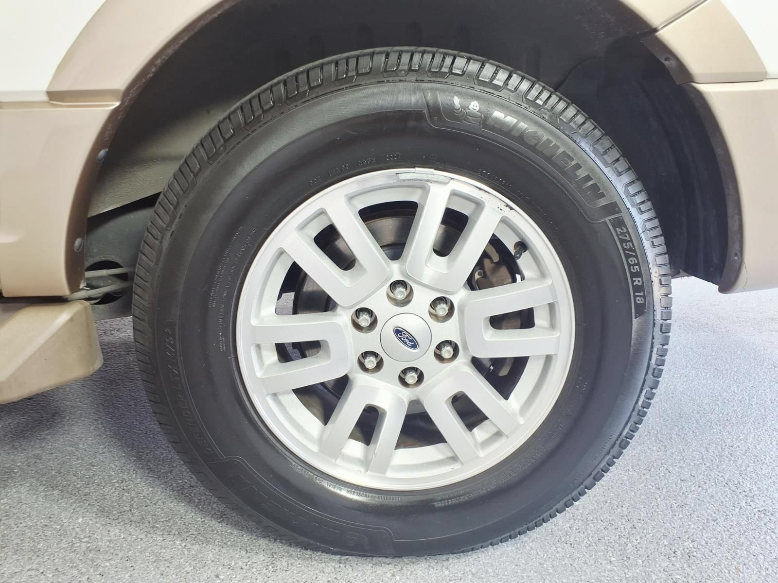 Used 2014 Ford Expedition EL XLT w/ Equipment Group 202A RWD image 7