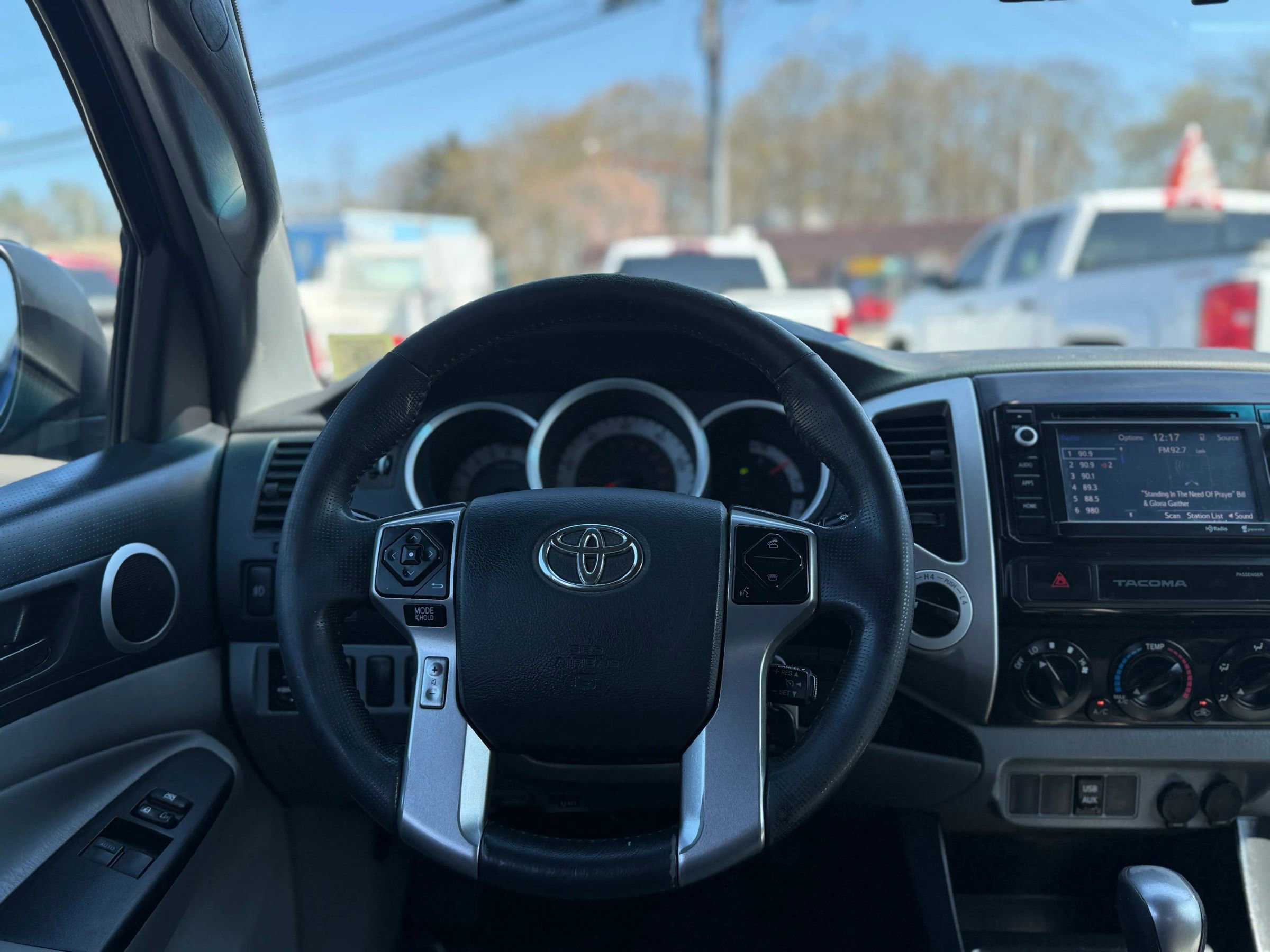 Used 2015 Toyota Tacoma 4x4 Access Cab V6 w/ TRD Sport Package image 27