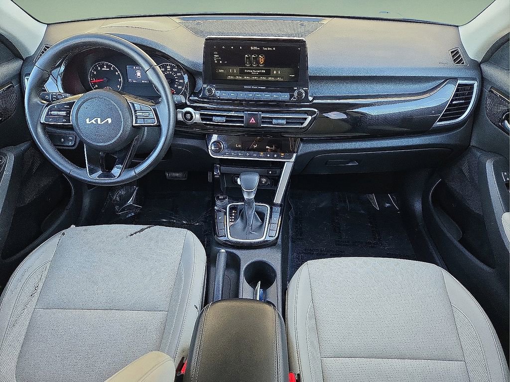 Used 2022 Kia Seltos EX image 16