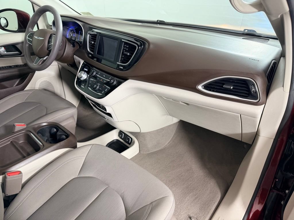 Used 2018 Chrysler Pacifica Touring Plus FWD image 31