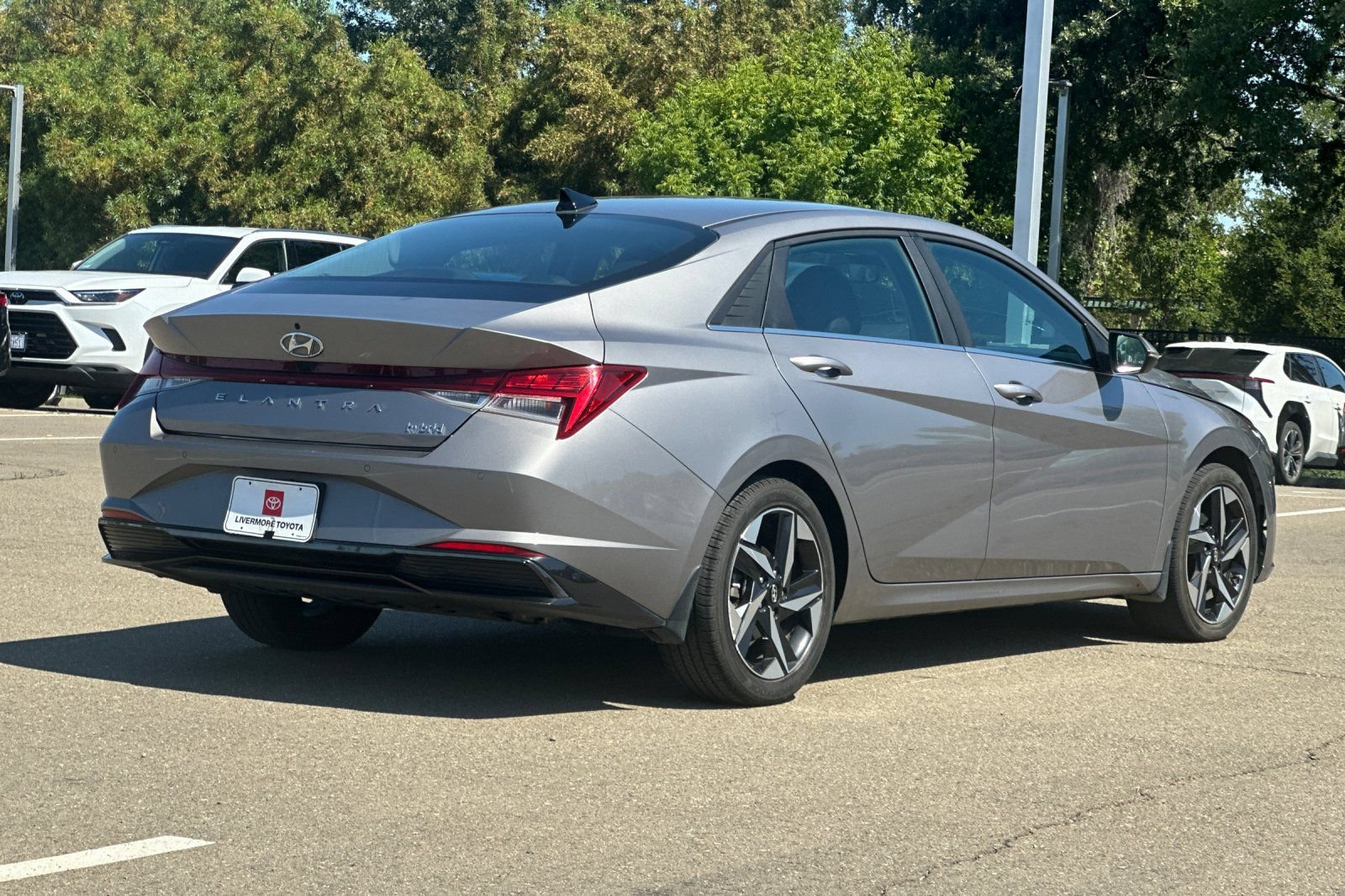 Used 2023 Hyundai Elantra Limited FWD image 4