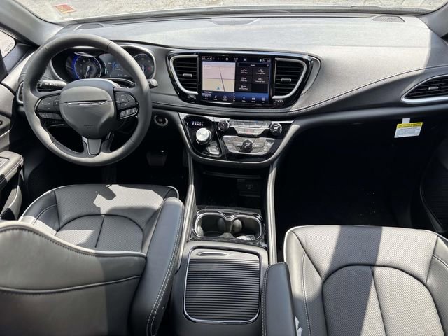 New 2027 Chrysler Pacifica Limited FWD image 2