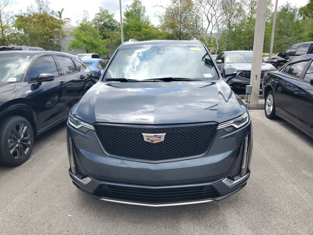 Used 2020 Cadillac XT6 Premium Luxury FWD image 2