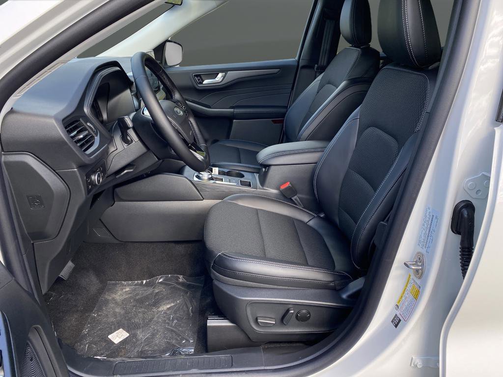 New 2025 Ford Escape SE w/ Class II Trailer Tow Package FWD image 4