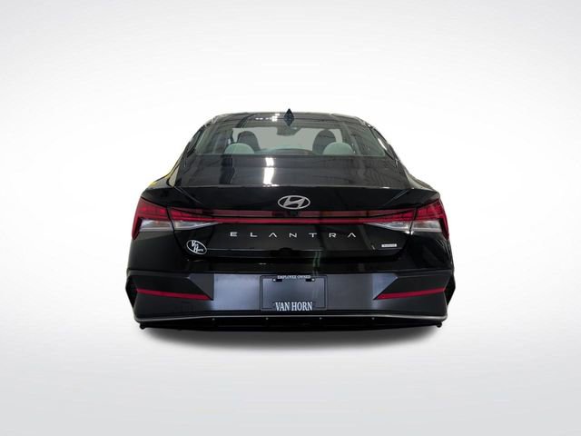 Certified 2025 Hyundai Elantra Limited image 15