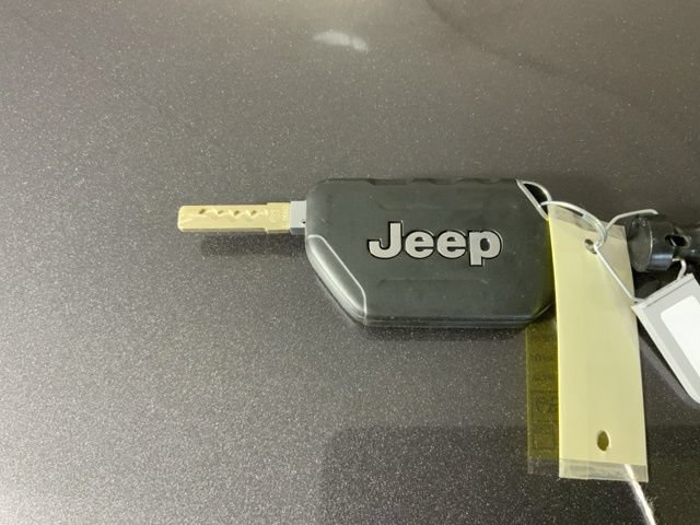 Used 2025 Jeep Wrangler Unlimited Sahara w/ Technology Group AWD/4WD image 40