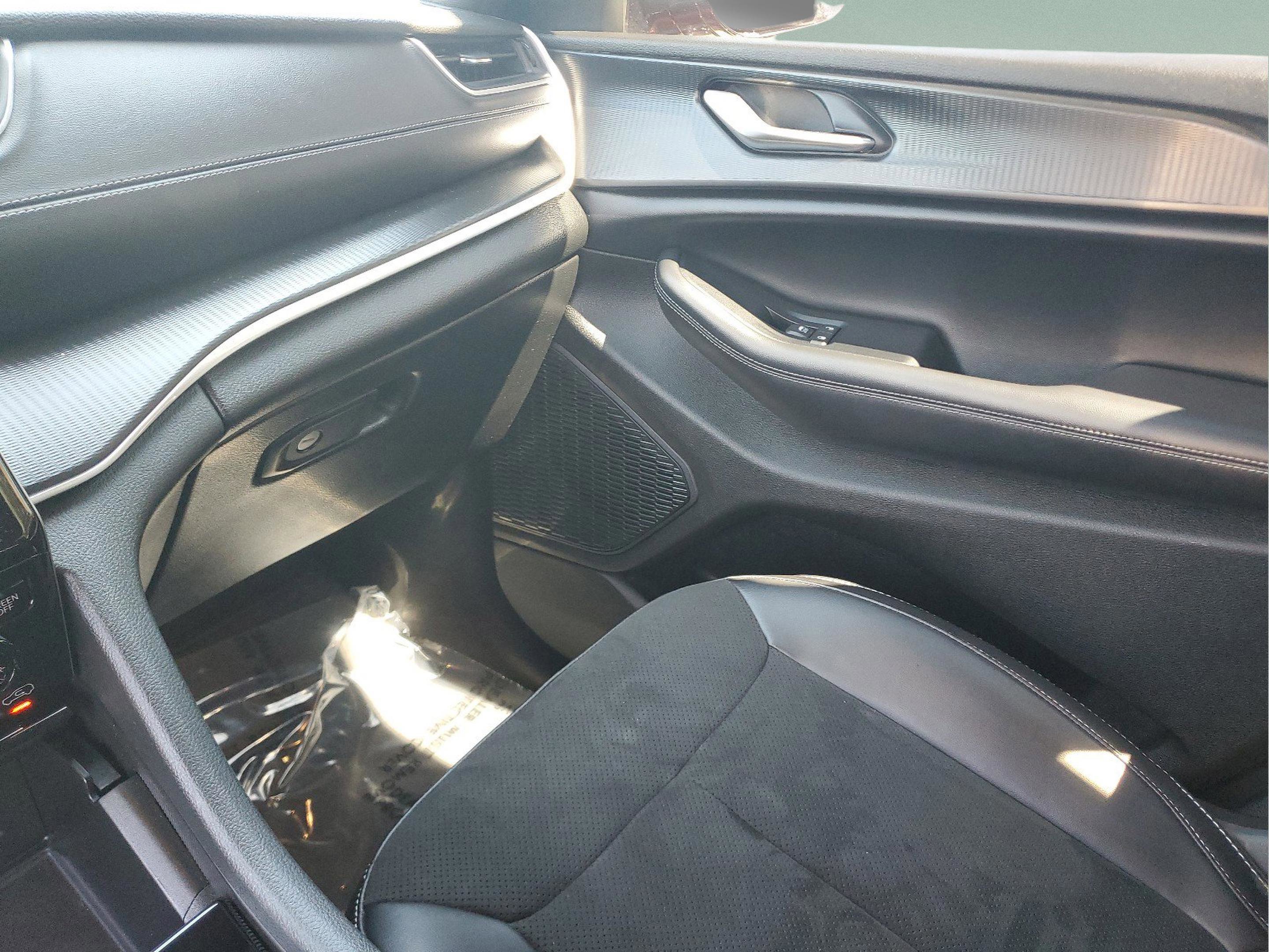 Certified 2023 Jeep Grand Cherokee L Laredo image 24