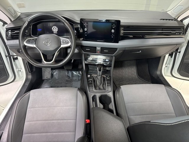 Used 2025 Volkswagen Jetta SE w/ Black Wheel Package image 14