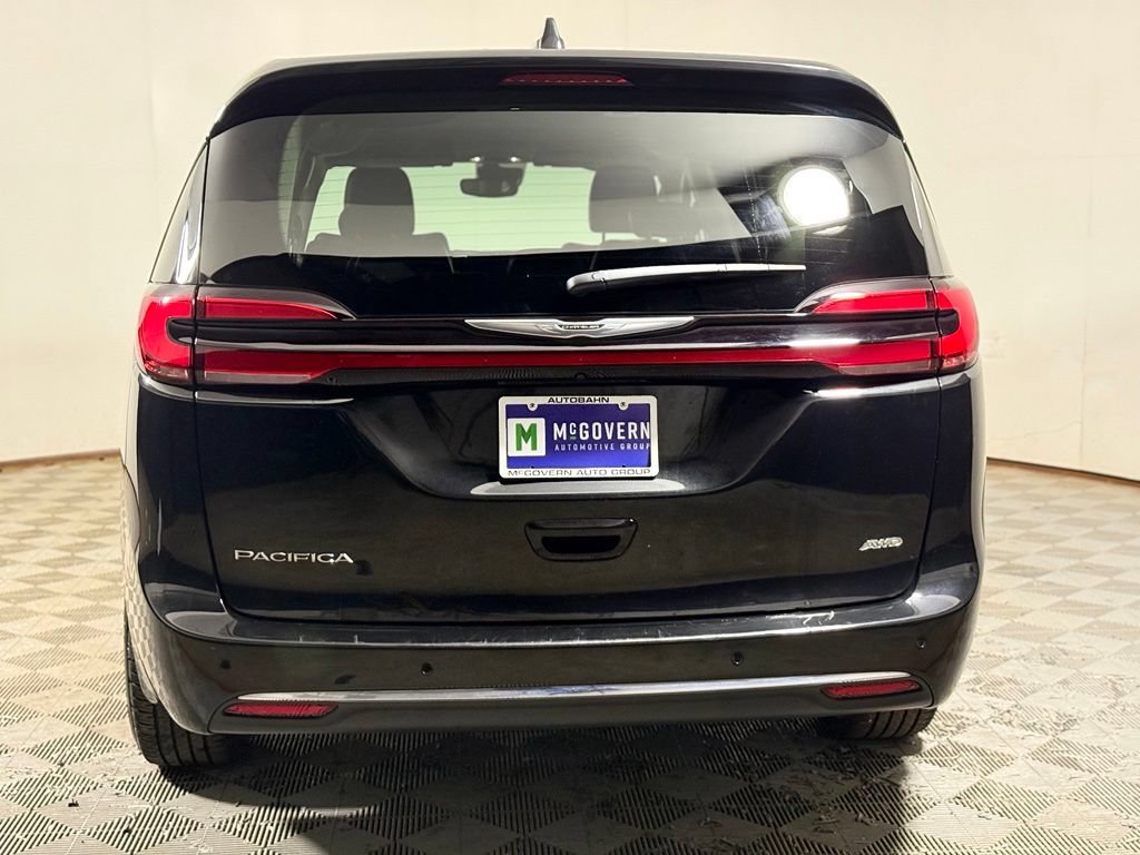Used 2023 Chrysler Pacifica Touring-L AWD/4WD image 6