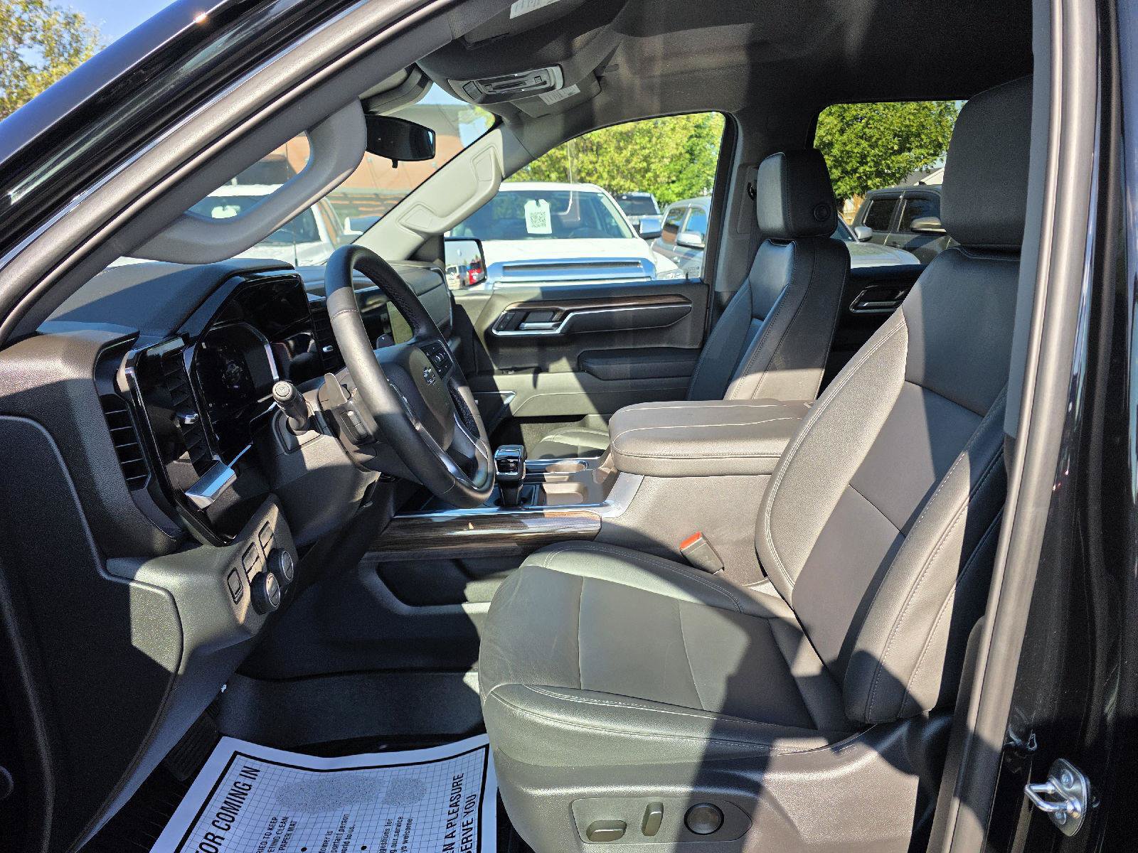 Used 2026 Chevrolet Silverado 1500 LT Trail Boss w/ Convenience Package II AWD/4WD image 8