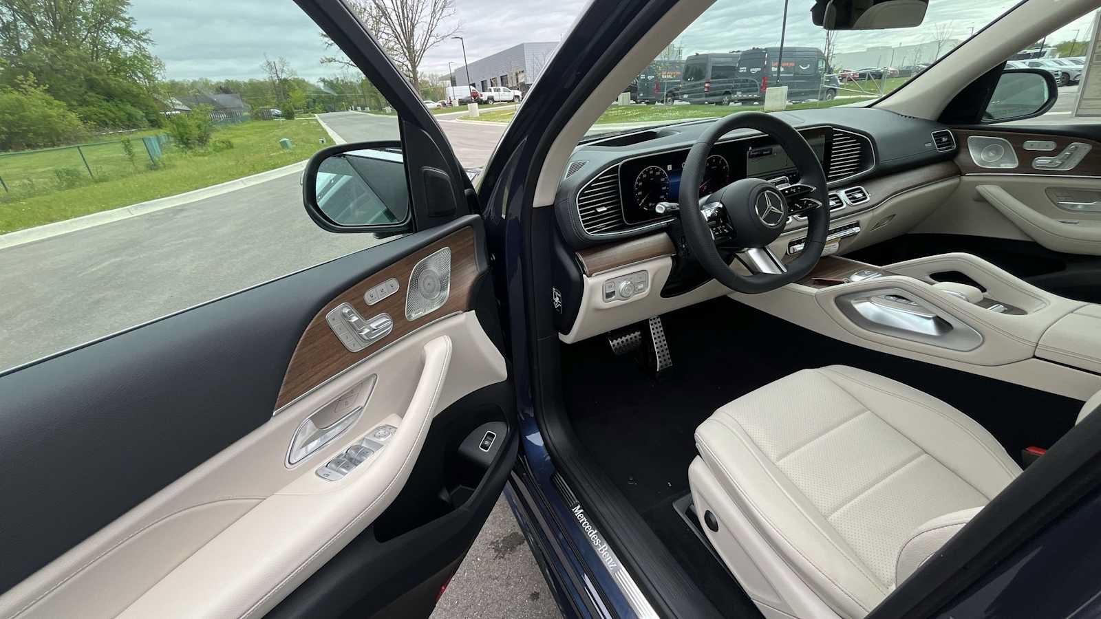 New 2026 Mercedes-Benz GLS 450 4MATIC image 15