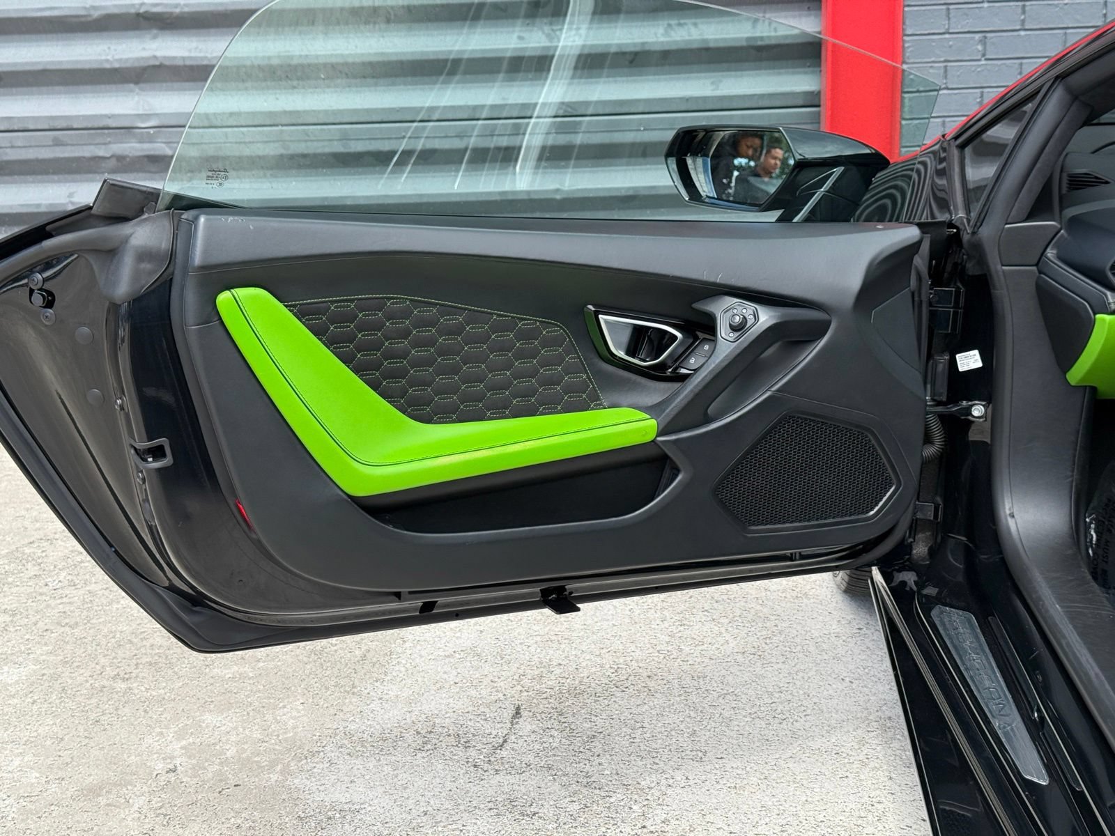 Used 2021 Lamborghini Huracan EVO RWD image 18