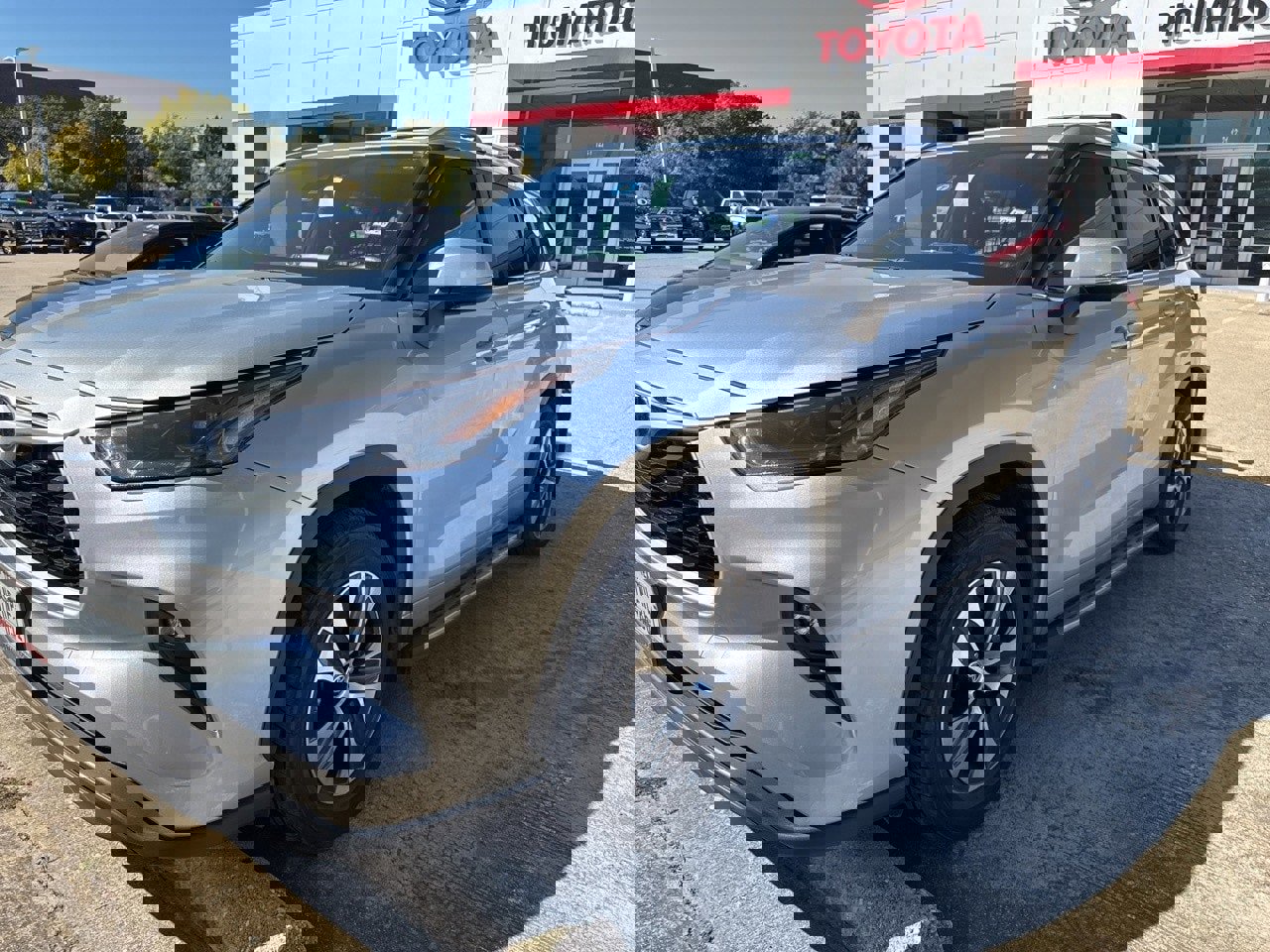 Used 2023 Toyota Highlander XLE