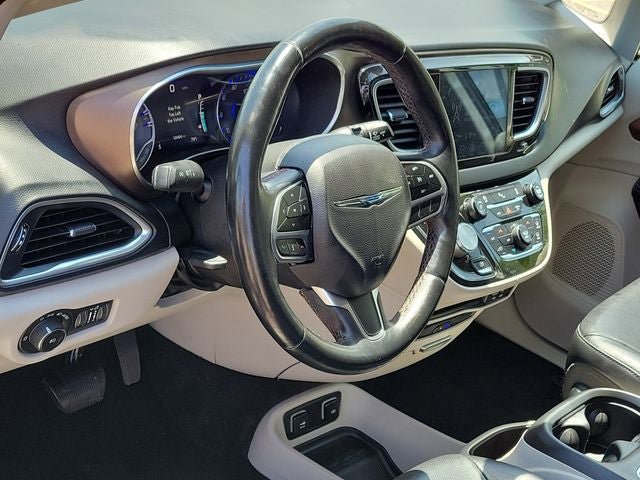Used 2018 Chrysler Pacifica Touring-L Plus FWD image 7