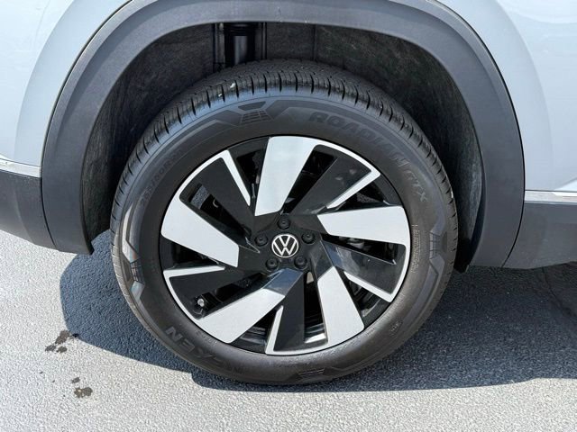 Certified 2025 Volkswagen Atlas Cross Sport SEL AWD/4WD image 10