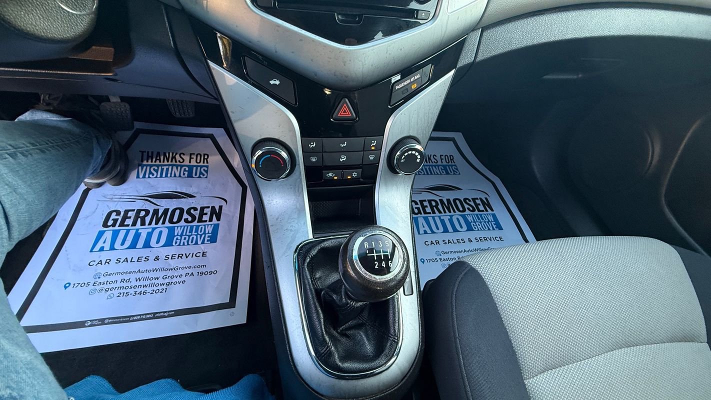 Used 2015 Chevrolet Cruze LS FWD image 14