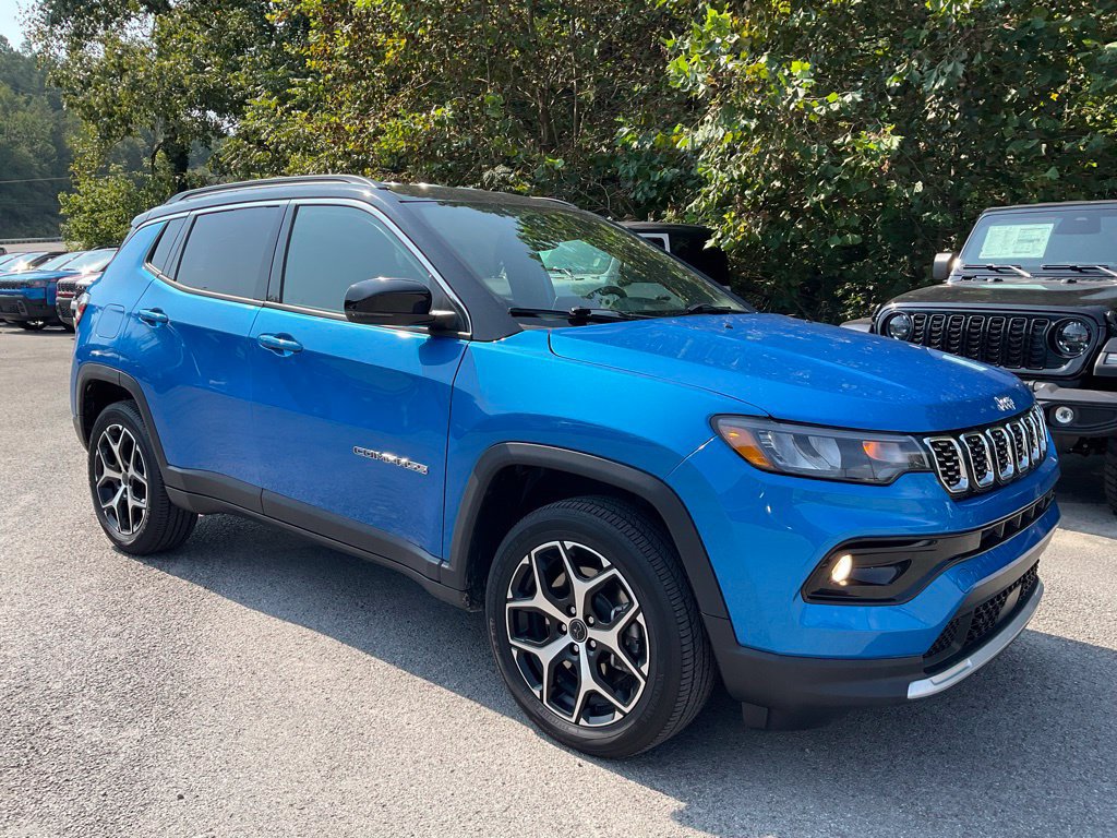Used 2025 Jeep Compass Limited AWD/4WD image 7