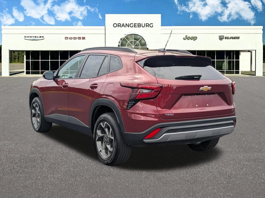 Used 2025 Chevrolet Trax LT FWD image 5