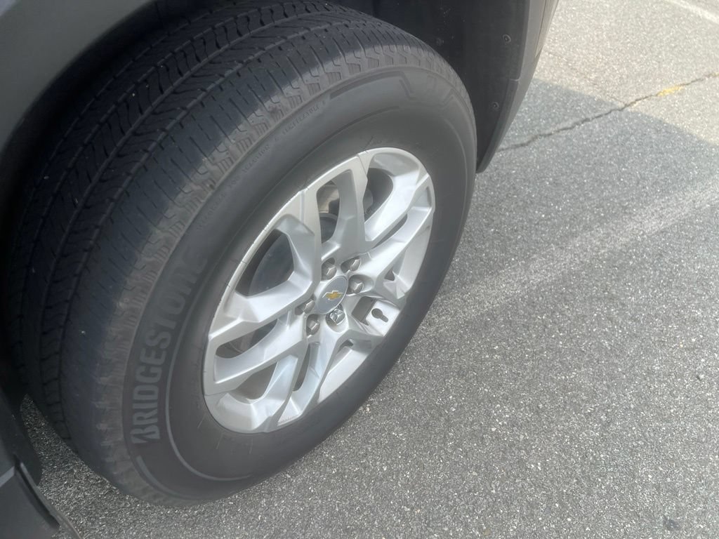 Used 2023 Chevrolet Traverse LS AWD/4WD image 5