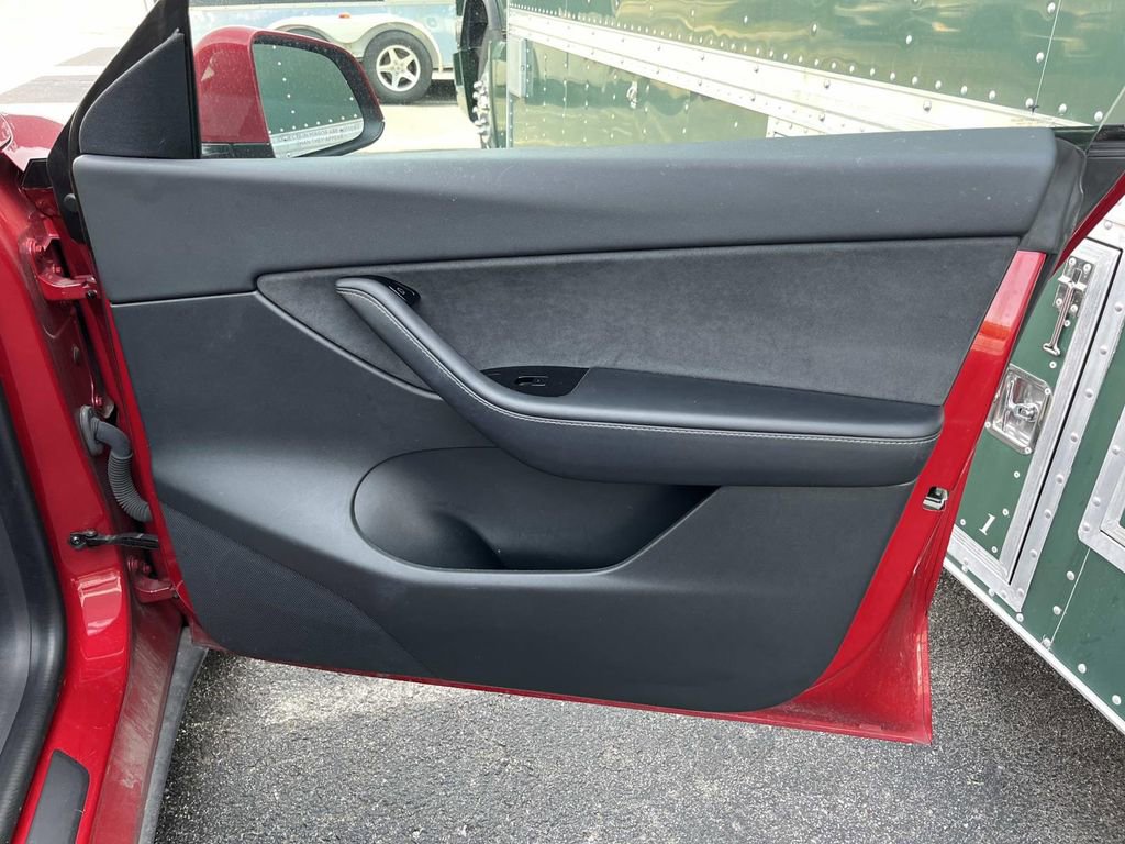 Used 2021 Tesla Model Y Long Range image 21