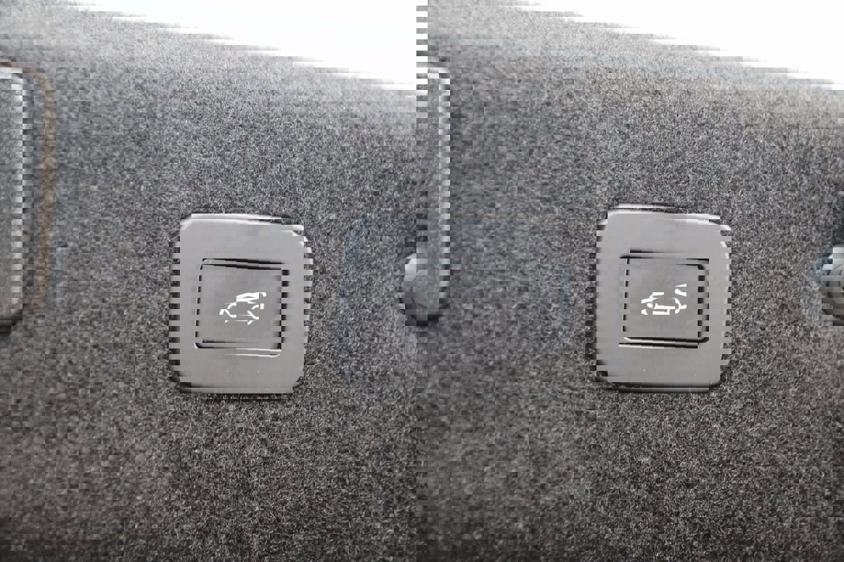 Used 2024 Jaguar XF R-Dynamic SE image 61