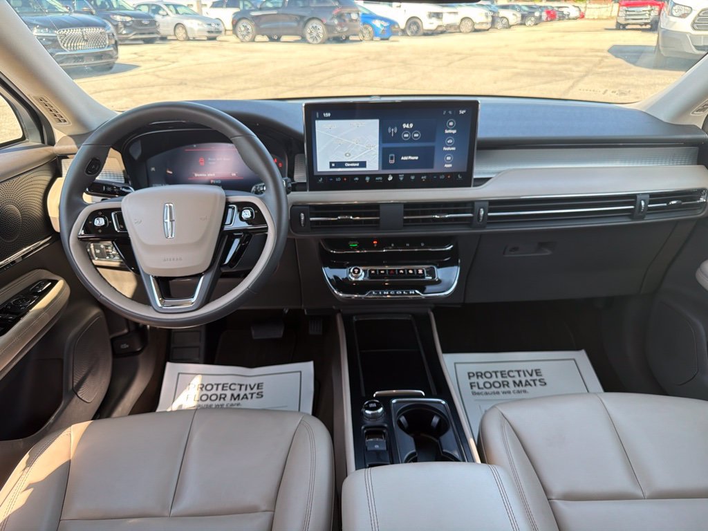 Used 2023 Lincoln Corsair FWD image 2