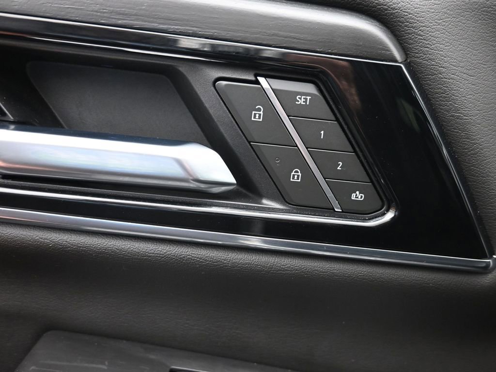 Used 2025 GMC Yukon Denali image 15