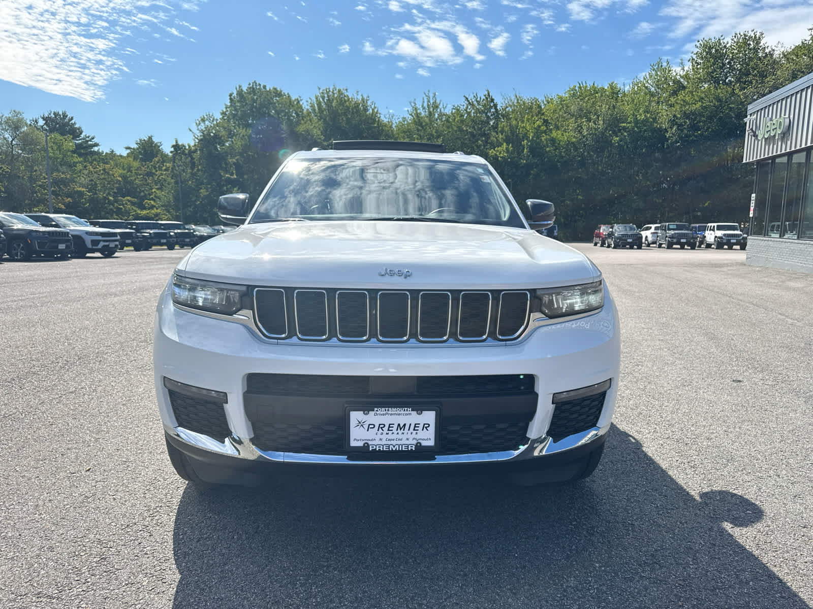 Used 2023 Jeep Grand Cherokee L Limited AWD/4WD image 17