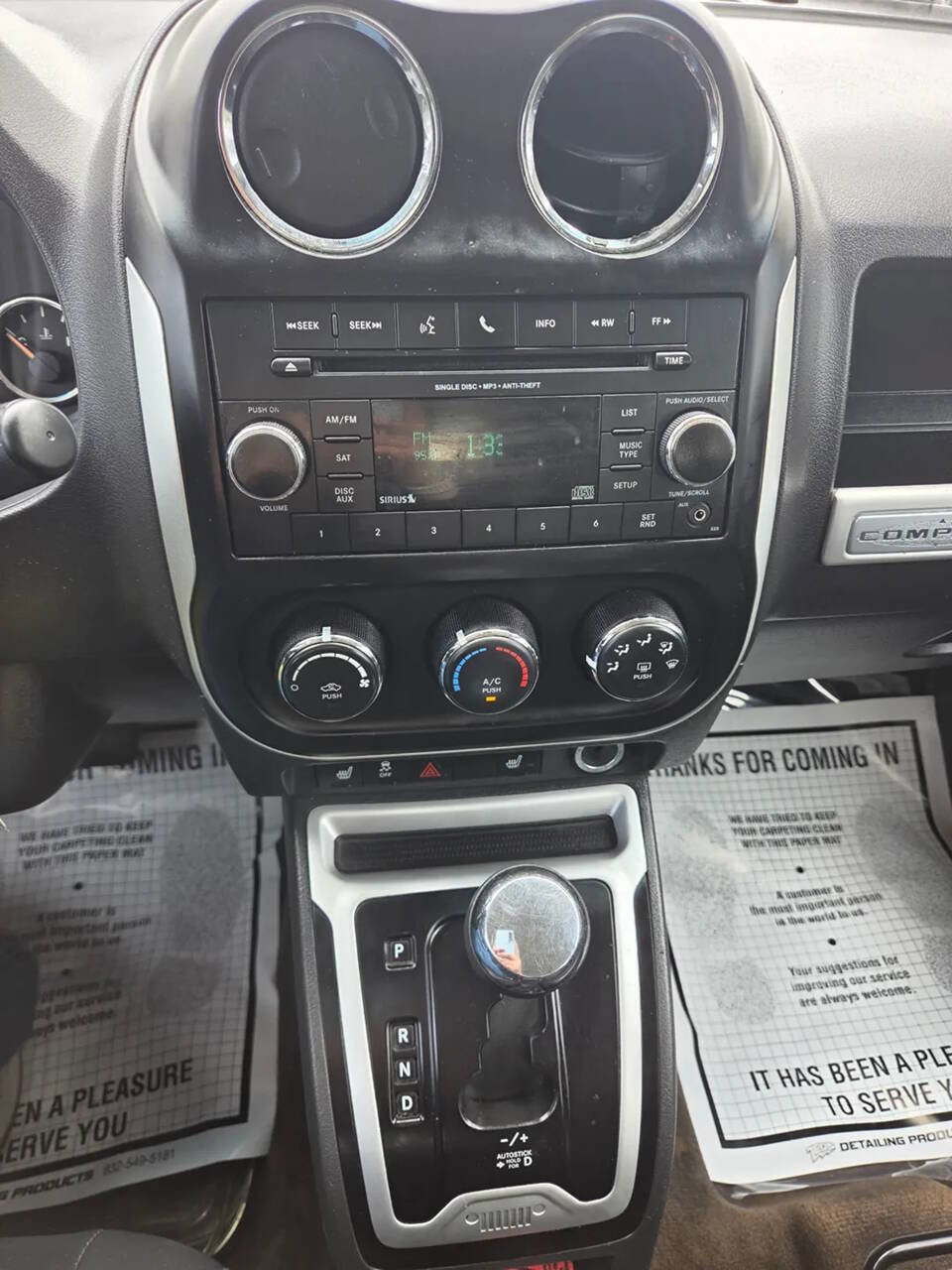 Used 2017 Jeep Compass Latitude FWD image 10