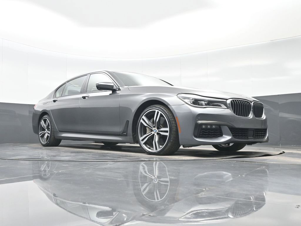 Used 2019 BMW 750i w/ Luxury Rear Seating Package RWD image 33